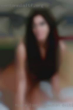 Hiare looking woman exibitio nist.